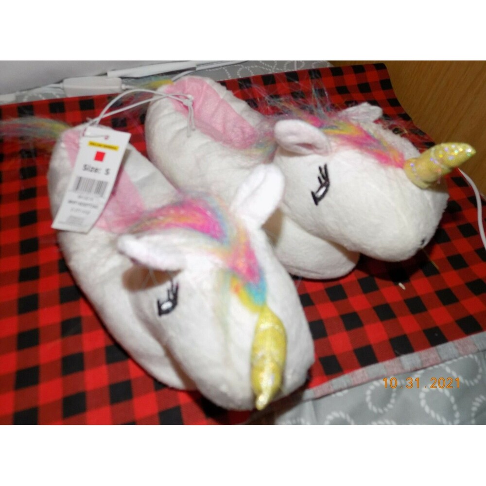 New girl's size small unicorn slippers